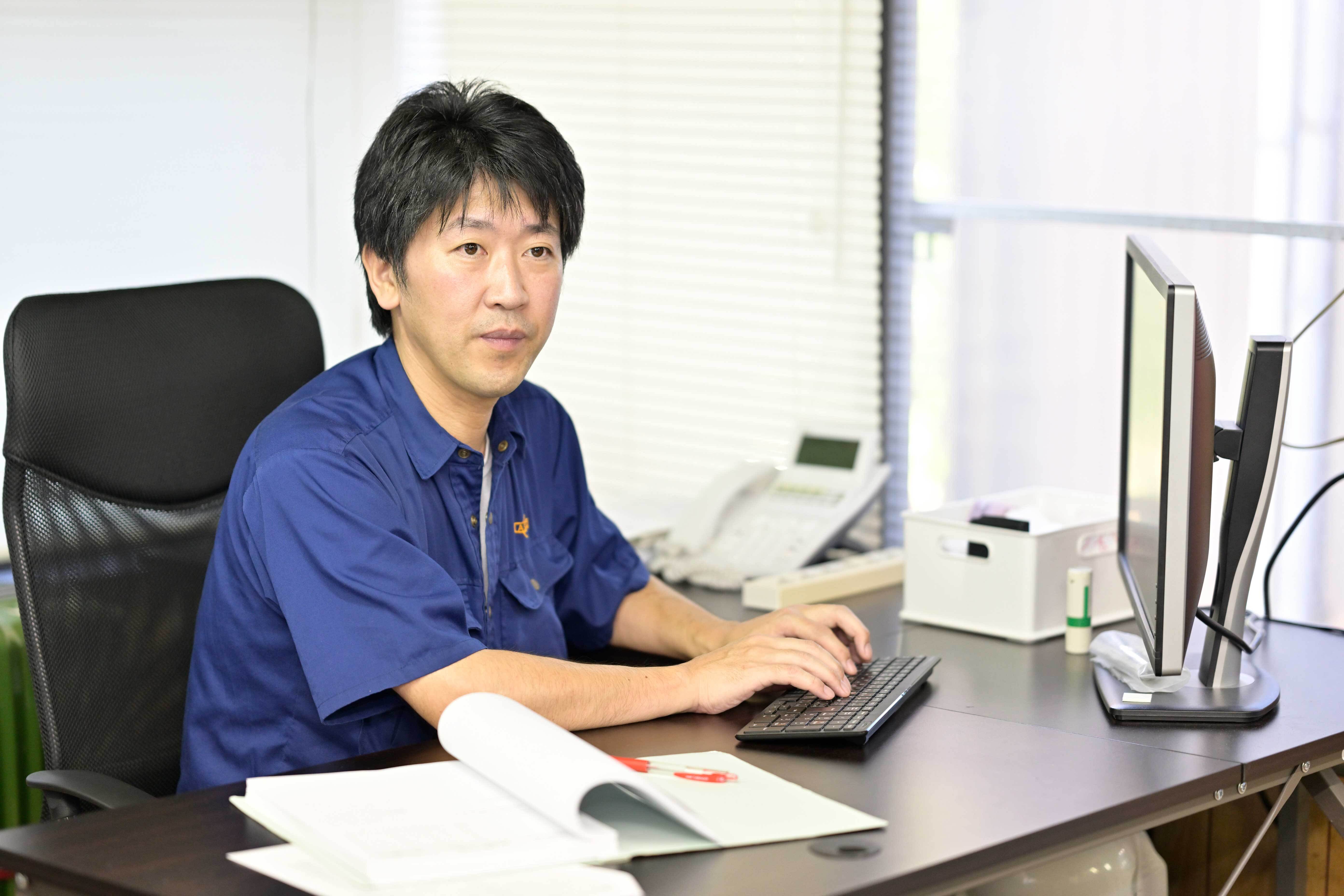金型製作の作業風景